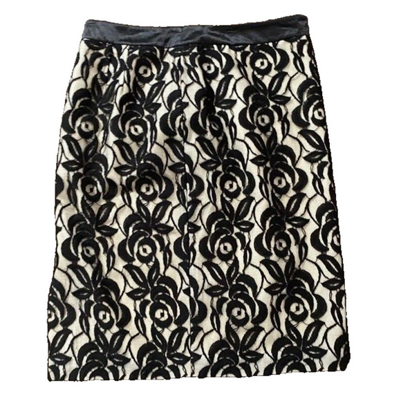 Ann Taylor- Women’s Black Lace over cream color liner Pencil Skirt Size 8 - Picture 1 of 5